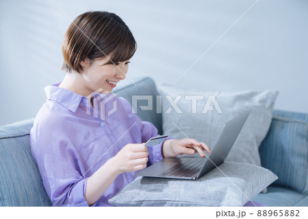 女性 ネットショッピング スマホ 女性 ネットショッピング スマホ 88965882