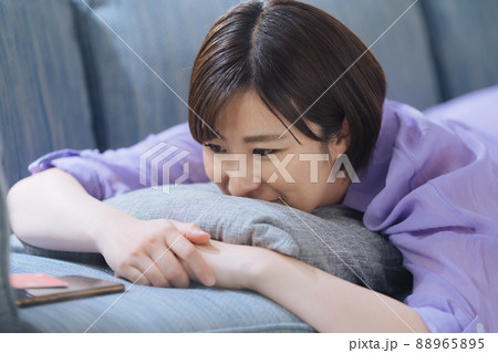 女性 ネットショッピング スマホ 女性 ネットショッピング スマホ 88965895
