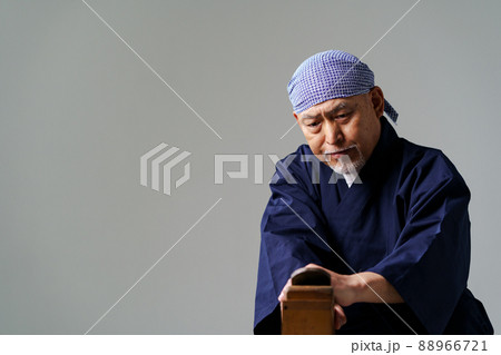 シニア男性　職人 88966721