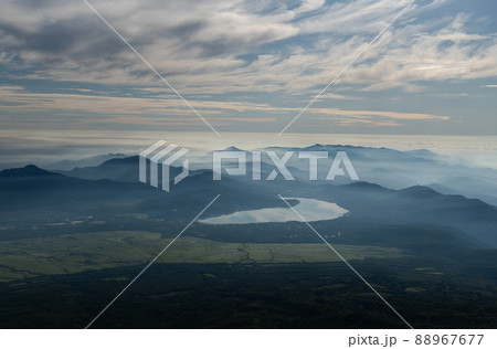 富士山中腹からの景色 富士山麓 山中湖 富士山中腹からの景色 富士山麓 山中湖 88967677