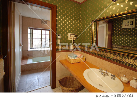 おしゃれな洋風バスルーム 88967733