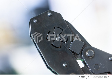 手動の圧着工具 88968107