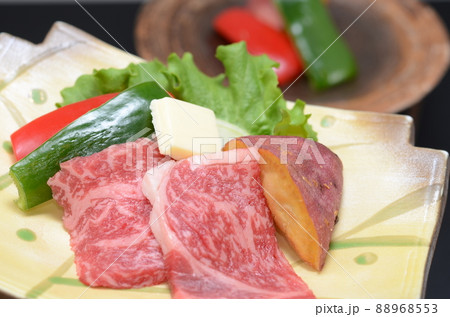 霜降り国産和牛の陶板焼き 霜降り国産和牛の陶板焼き 88968553