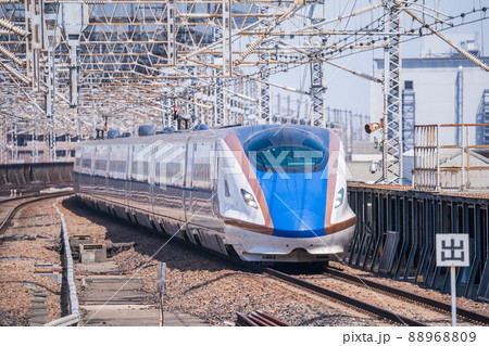 大宮駅に入る上越新幹線・北陸新幹線 大宮駅に入る上越新幹線・北陸新幹線 88968809