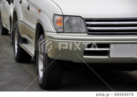 自動車イメージ トヨタ2代目ランドクルーザープラドのフロントマスク 自動車イメージ トヨタ2代目ランドクルーザープラドのフロントマスク 88968978