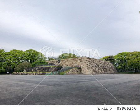 東京千代田区・旧江戸城本丸跡に残る天守台 88969256