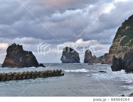 瀬々野浦から見るナポレオン岩 88969264