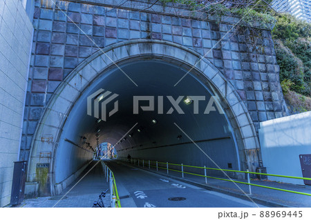 東京都心のトンネル 88969445