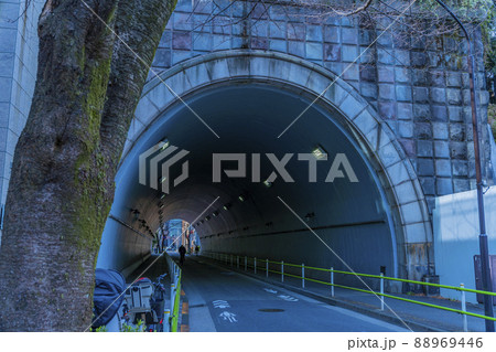 東京都心のトンネル 88969446