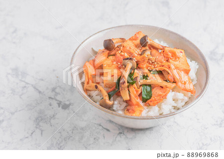 豆腐とキノコのキムチ丼 豆腐とキノコのキムチ丼 88969868