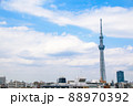 青空と東京スカイツリーと都会の街並み 88970392
