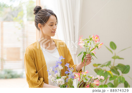 花のある暮らし　20代女性 88974329