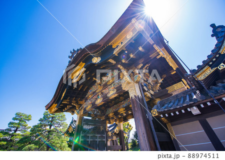 京都　二条城の唐門 88974511