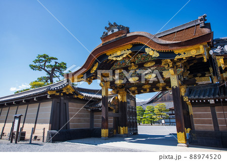 京都　二条城の唐門 88974520