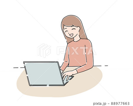 笑顔でパソコンを操作する女性 笑顔でパソコンを操作する女性 88977663
