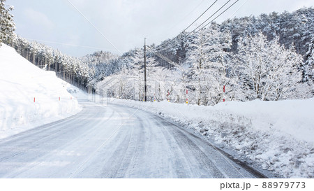 雪道・アイスバーン（蒜山　内海峠付近） 88979773