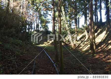 白井城跡 本丸周囲の三日月堀 白井城跡 本丸周囲の三日月堀 88980830