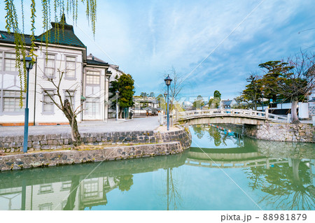 早朝の倉敷美観地区の風景 88981879