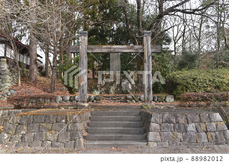 庄田城跡に建つ冠木門 庄田城跡に建つ冠木門 88982012