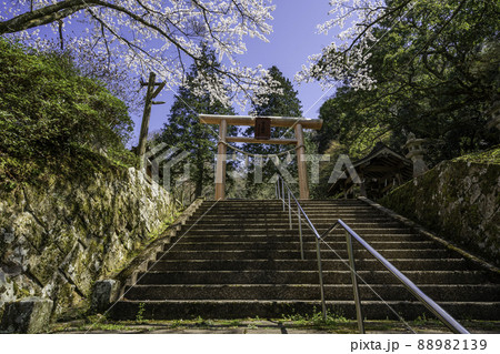 石見銀山大森町並み　井戸神社　鳥居　島根県大田市 88982139