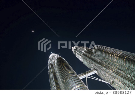 マレーシア クアラルンプール  ペトロナスツインタワー 夜景 / Kuala Lumpur 88988127