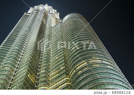 マレーシア クアラルンプール  ペトロナスツインタワー 夜景 / Kuala Lumpur 88988128