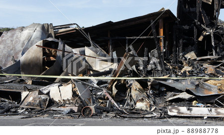 火事が鎮火したあとの建物 火事が鎮火したあとの建物 88988778