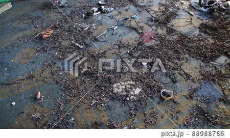 火事が鎮火したあとの建物 88988786