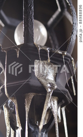 火災でガラスが溶け落ちた照明 88988896