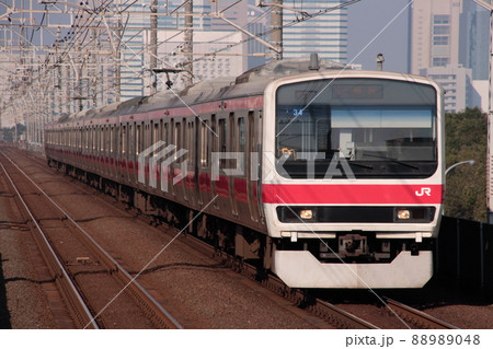 京葉線の高架線を走行する209系電車_2010/12/6撮影 88989048