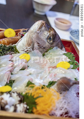 タイのお頭付き盛り合わせ 刺身 鯛 タイ 海鮮 フード 魚 旅館 タイのお頭付き盛り合わせ 刺身 鯛 タイ 海鮮 フード 魚 旅館 88990681