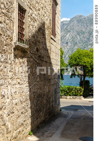 Detail of a coastal house with alley 88990889