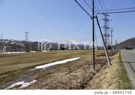 喜茂別町の御園地区から見る羊蹄山と尻別岳 喜茂別町の御園地区から見る羊蹄山と尻別岳 88992748