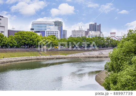 岡山後楽園　旭川と街並み 88997739