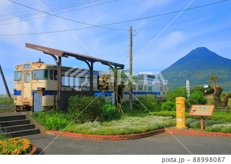 【鹿児島県】開聞岳と日本最南端の駅（西大山駅） 88998087