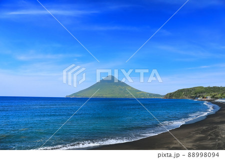 【鹿児島県】長崎鼻から望む開聞岳(指宿) 【鹿児島県】長崎鼻から望む開聞岳(指宿) 88998094