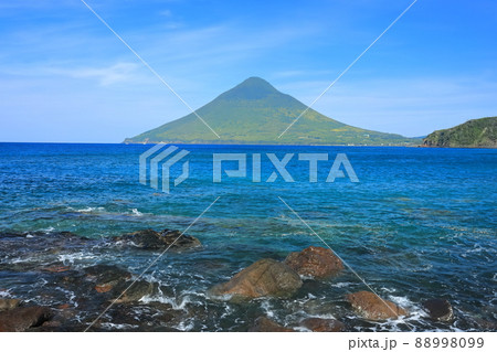 【鹿児島県】長崎鼻から望む開聞岳（指宿） 88998099