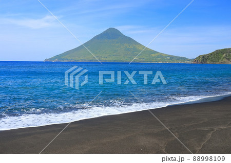 【鹿児島県】長崎鼻から望む開聞岳（指宿） 88998109