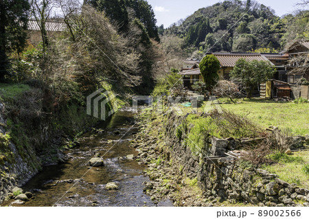 石見銀山大森町並み 銀山川 島根県大田市 石見銀山大森町並み 銀山川 島根県大田市 89002566