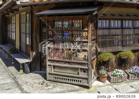 石見銀山大森町並み 自動販売機 島根県大田市 石見銀山大森町並み 自動販売機 島根県大田市 89002639