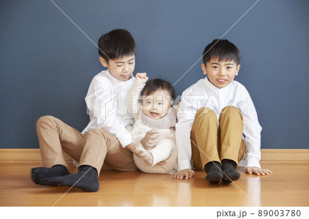 3人兄弟 89003780