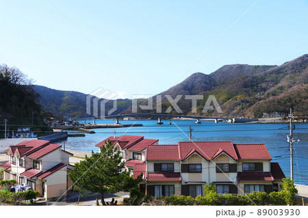 周防大島と沖家室島を結ぶ沖家室大橋、沖家室島からの風景 周防大島と沖家室島を結ぶ沖家室大橋、沖家室島からの風景 89003930