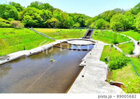 長池公園を長池見附橋より望む(東京都八王子市)【2022.4】 長池公園を長池見附橋より望む(東京都八王子市)【2022.4】 89005682