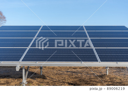 ソーラーパネルと青空 ソーラーパネルと青空 89006219