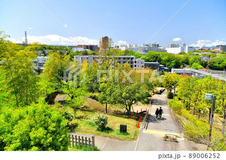 南大沢／別所橋より別所坂公園、南大沢駅方面を望む(東京都八王子市)【2022.4】 89006252
