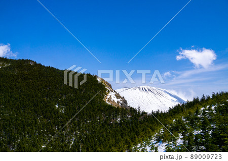 浅間山登山中の風景　冬の眺望 89009723
