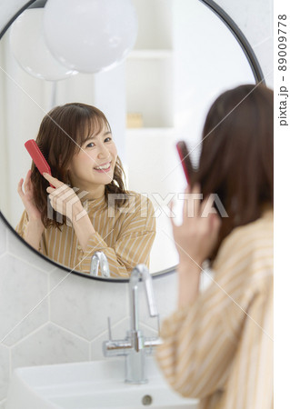 女性 バスルーム 女性 バスルーム 89009778