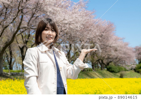 女性 春のイメージ 女性 春のイメージ 89014615