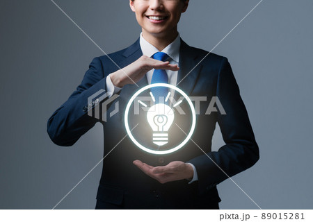 若いビジネスマン（パーツ）　閃き・イノベーションイメージ 89015281