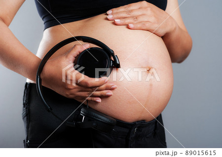 belly of pregnant woman belly of pregnant woman 89015615